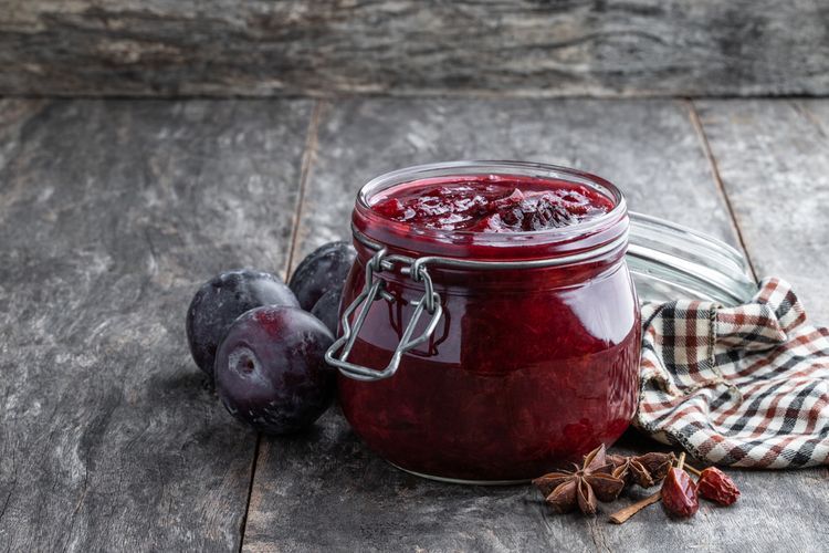 Saus buah plum yang cocok untuk hidangan gurih.  