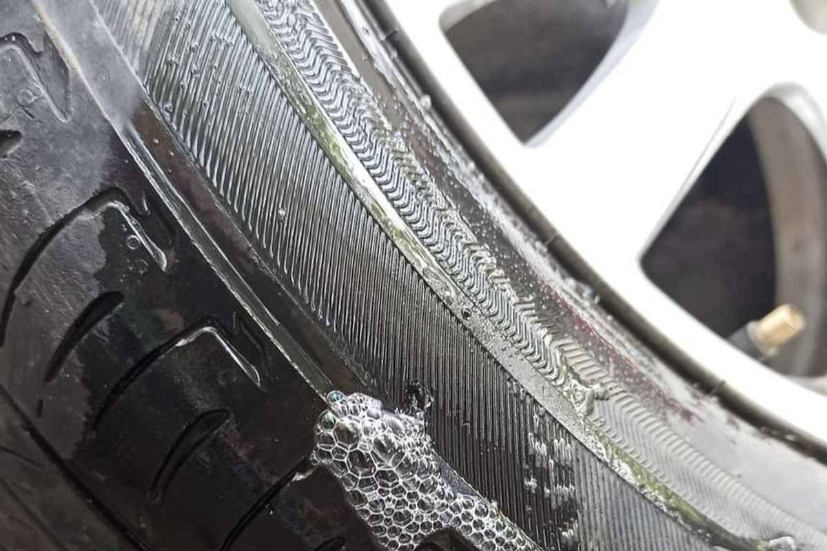 Deteksi kebocoran ban mobil(Dicky Aditya Wijaya)  