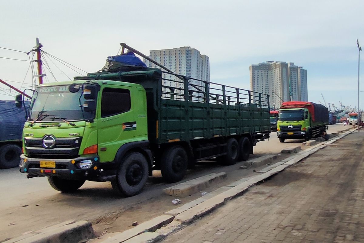 Truk di Pelabuhan Sunda Kelapa, Jakarta Utara(KOMPAS.com/ JANLIKA PUTRI)  