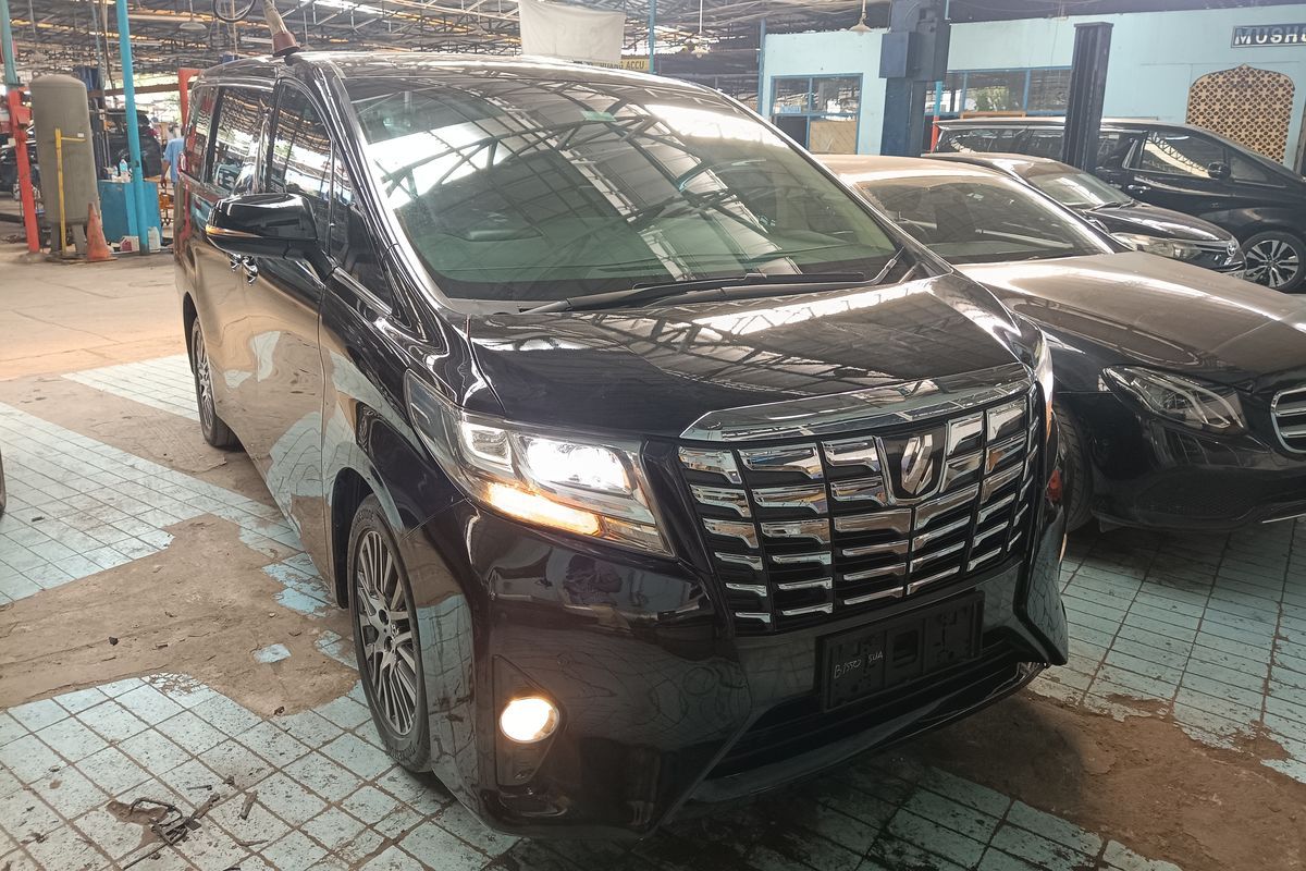 Toyota Alphard Bekas Silver Bird: Investasi Mewah atau Jebakan Batin?