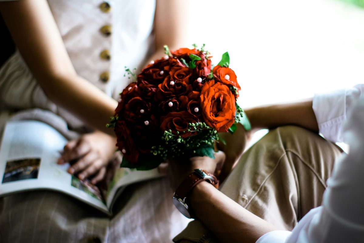 Ilustrasi pasangan romantis.Berikut sifat zodiak Pisces dalam percintaan (Dok. Unsplash/Muchammad Rizky)  