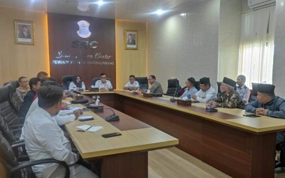 Pj Walikota Lusje Pimpin Rakor Pelaksanaan Salat Idulfitri 1445 H  