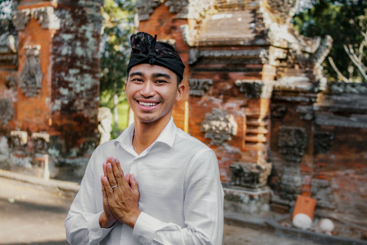 Ilustrasi pria Bali namaste(shutterstock) 