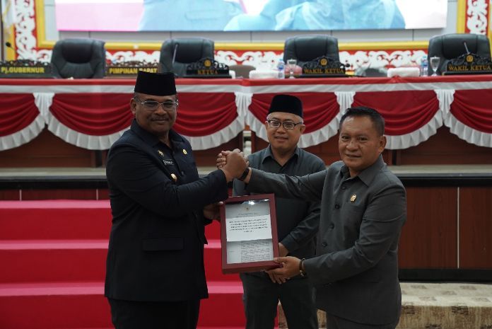 Ketua DPRD Herman Suhadi Serahkan Rekomendasi Atas LKPJ TA 2023