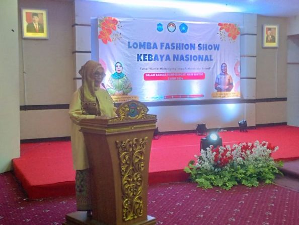 Pj Walikota Lusje Hadiri Lomba Fashion Show Kebaya Nasional