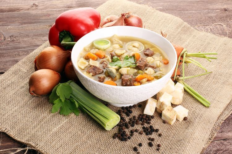 Ilustrasi sup daging sapi  