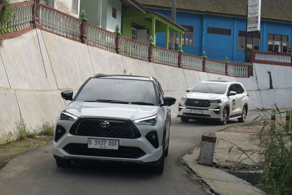 Oto Journey 2024 - Toyota Yaris dan Innova Zenix Hybrid(KOMPAS.com)  