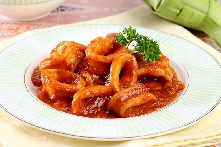 Iilustrasi cumi saus padang.  