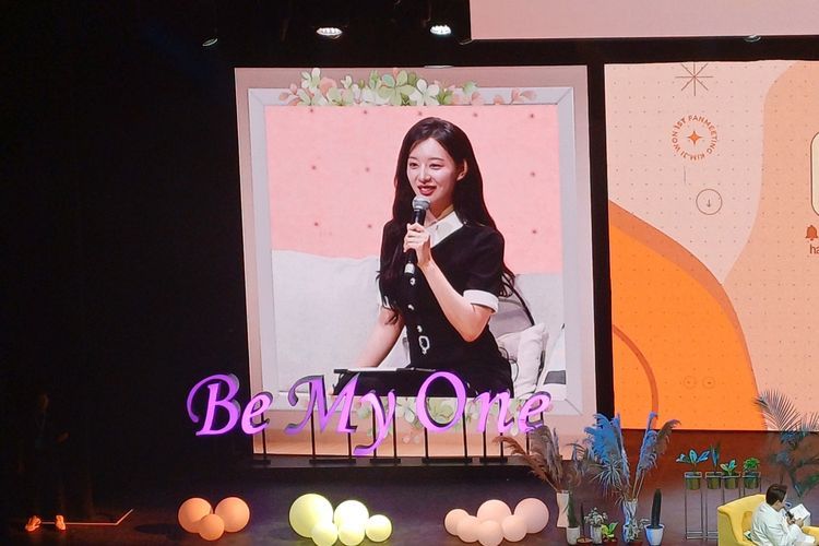Aktris Kim Ji Won asal Korea Selatan saat mengadakan fan meeting Be My One di JIEXPO Theater, Kemayoran, Jakarta Pusat, Sabtu (31/8/2024
