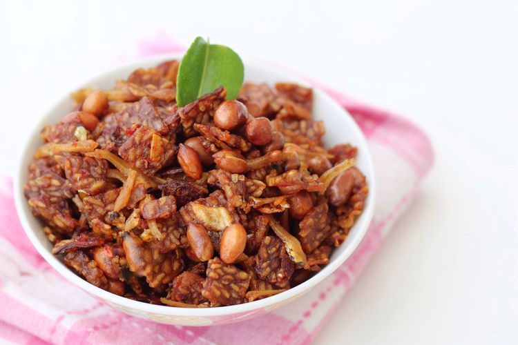 Ilustrasi sambal goreng kering tempe teri kacang. 