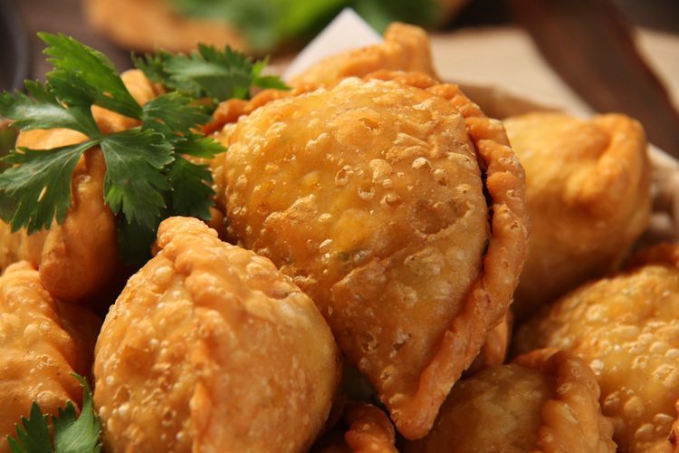 ilustrasi pastel goreng.   