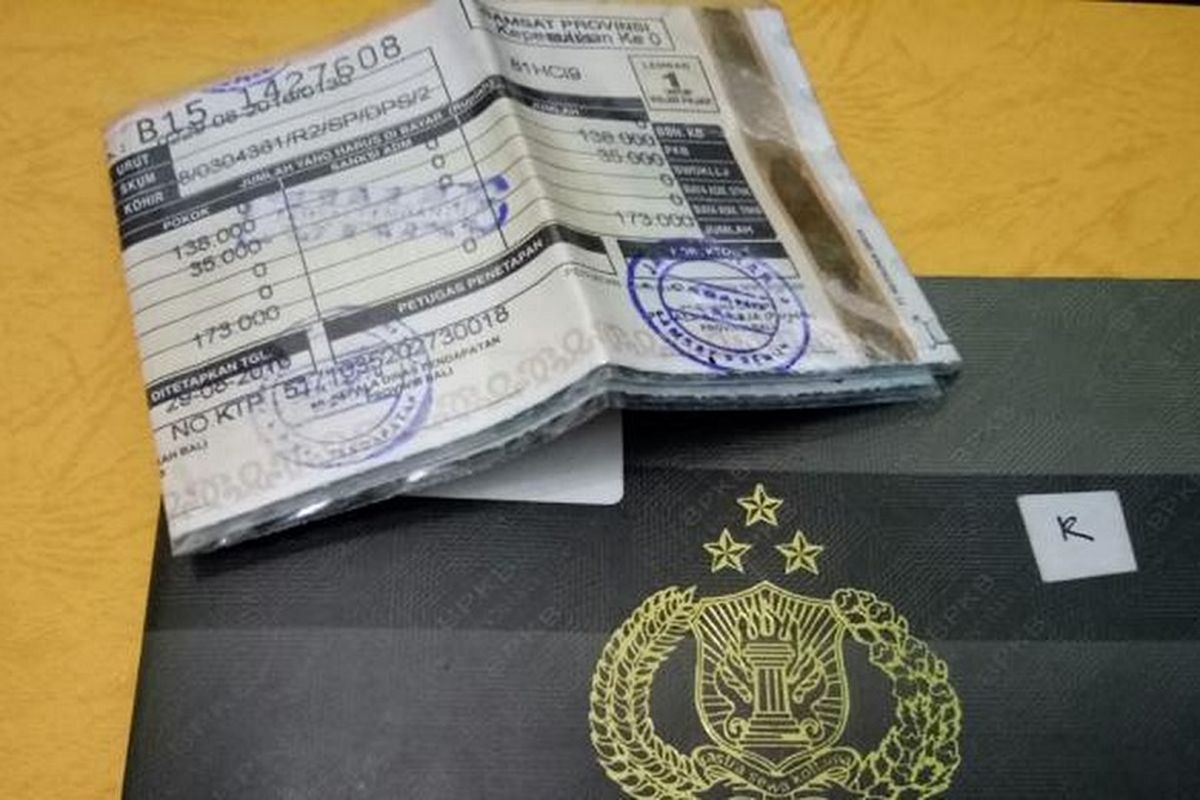 Ilustrasi STNK dan BPKB. Berikut cara mengurus STNK hilang beserta syarat dan biayanya.(KOMPAS.com/SRI LESTARI)  
