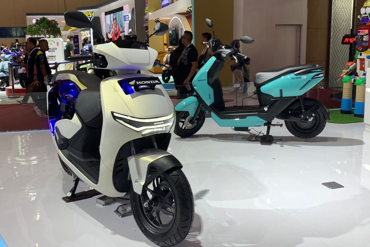 Icon e: diumumkan punya banderol rentang Rp 28 juta sampai Rp 32 juta. Adapun CUV e: harganya Rp 53 juta sampai Rp 61 juta. (KOMPAS.com/DIO DANANJAYA)  