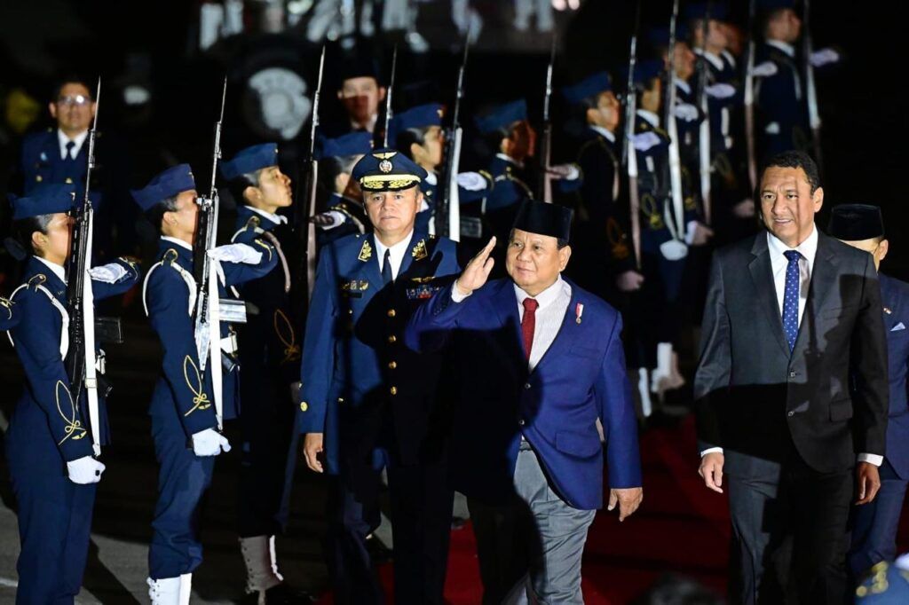Ketibaan Presiden Prabowo Subianto di Pangkalan Militer Angkatan Udara Grupo 8 Alar, Bandara Internasional Jorge Chavez, Lima, Peru, Rabu (13/11/2024).