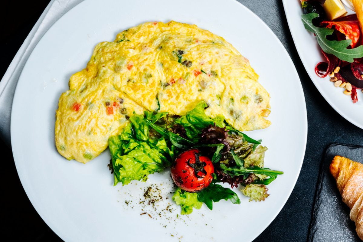 Ilustrasi omelette sayuran.
