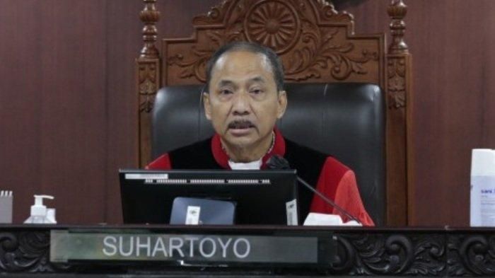 PERKARA PHPU PILKADA - Ketua Mahkamah Konstitusi Suhartoyo. Mahkamah Konstitusi (MK) telah menjadwalkan sidang Perselisihan Hasil Pemilihan Umum Kepala Daerah (PHPU Kada) Tahun 2024 tahap pembuktian pada 7-17 Februari 2025 mendatang. Ada 40 perkara PHPU Pilkada 2024 yang lanjut ke tahap pembuktian.    