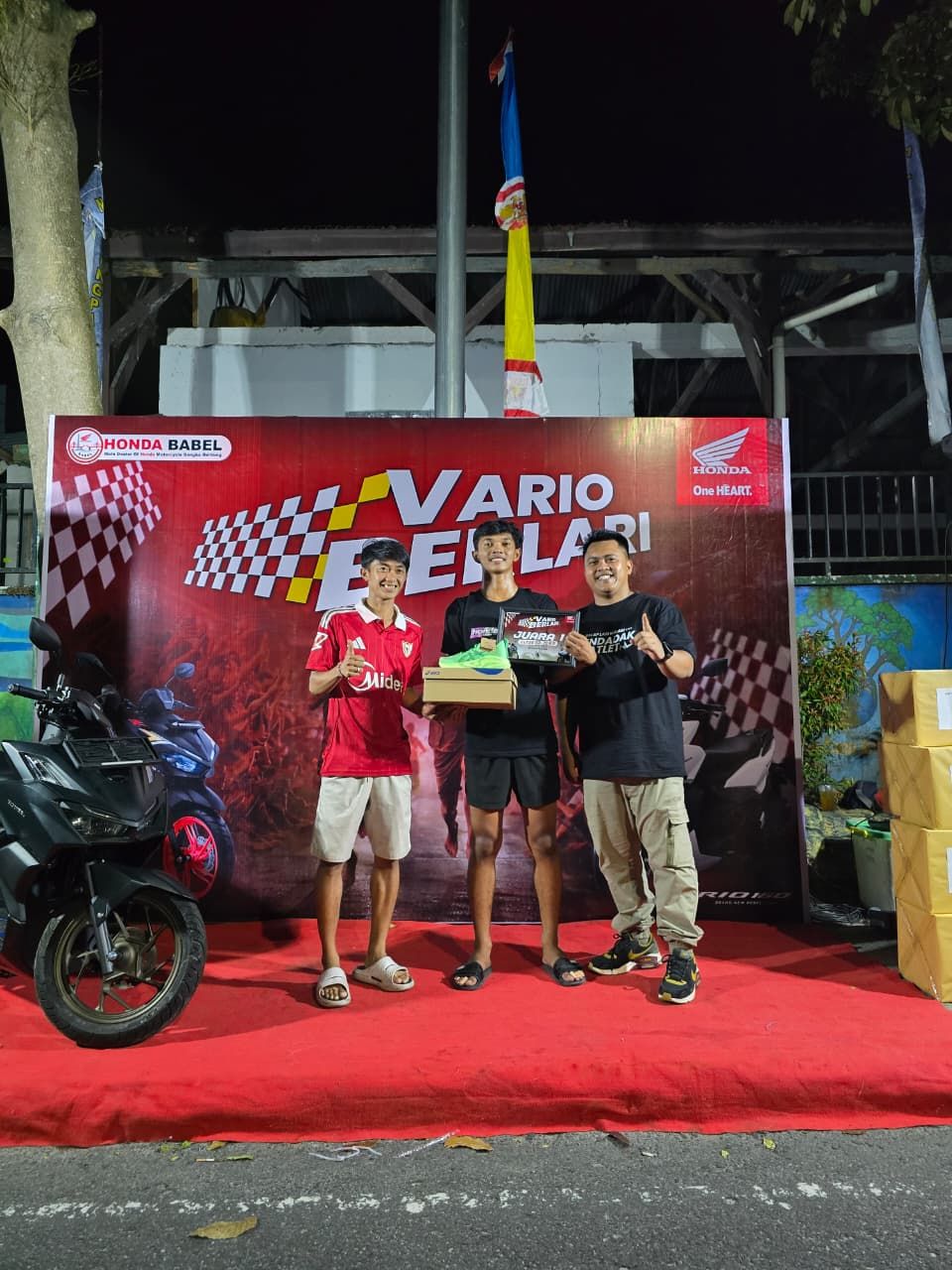 Foto pemenang event Honda Babel balap lari malam "Mendadak Atlet"