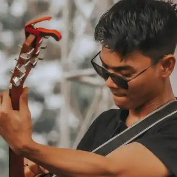 Lirik dan Chord Lagu 'Tetap Disini' Milik Tri Suaka, Terimakasih Kau Telah Mencintaiku