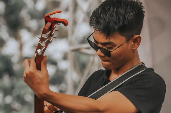 Lirik Dan Chord Lagu Tetap Disini Milik Tri Suaka Terimakasih Kau Telah Mencintaiku Sonora Id