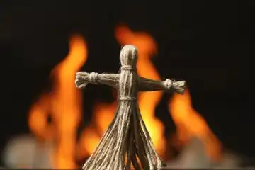 Ilustrasi Arti Mimpi Disantet