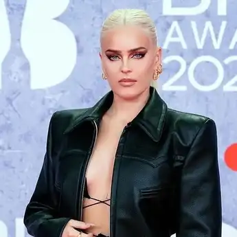 Lirik Lagu 'I Just Called' yang Dibawakan oleh Anne-Marie