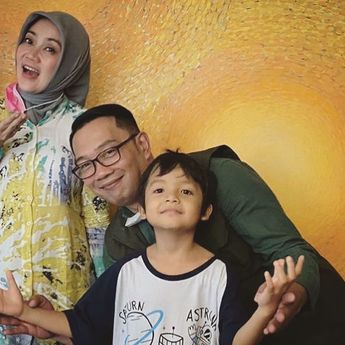 #Kabar Baik, Ridwan Kamil Lepas Sang Anak Asuh Karena Kedua Orang Tuanya Telah Sembuh Dari Covid-19