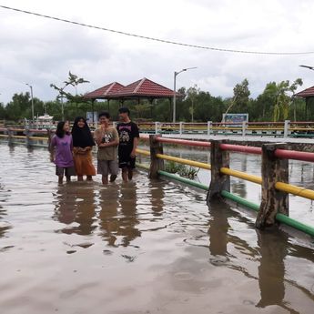 Dilanda Banjir Rob, Ratusan Rumah Warga di Pangkalpinang Terendam Air