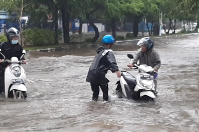 Banjir di Makassar Meluas, Wali Kota Ungkap Penyebab dan Titik Terparah