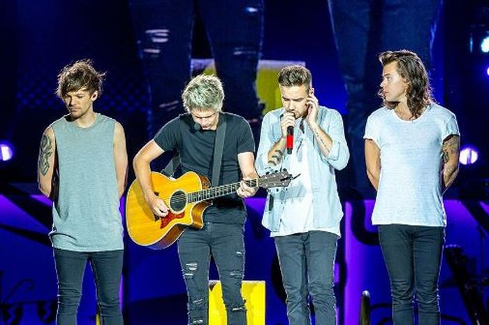 Lirik Lagu Right Now - One Direction, Lengkap dengan Terjemahan - Sonora.id