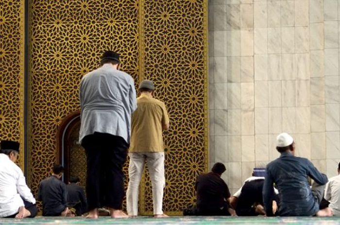 Tata Cara Shalat Jalat Jamak Dan Qashar, Lengkap Dengan Niatnya - Sonora.id