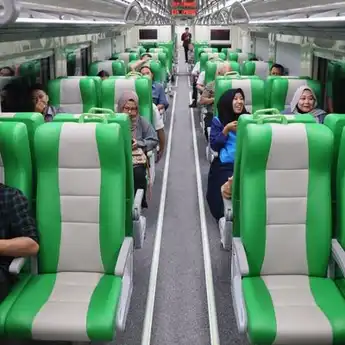 4 Cara Beli Tiket Kereta Cepat Jakarta-Bandung (WHOOSH) lengkap dengan Info Harga Tiketnya