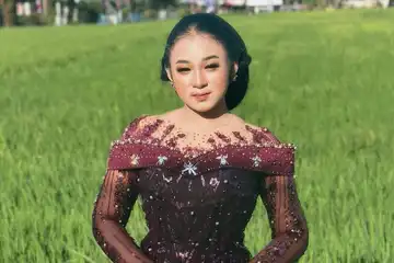 Profil, Biodata, Umur, dan IG Niken Salindry: Sinden Muda Asal ...