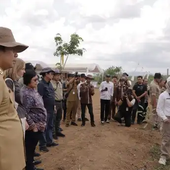 Menanam Pohon Bersama Duta Besar Norwegia, Menteri LHK Apresiasi Penurunan Deforestasi Di Kalsel