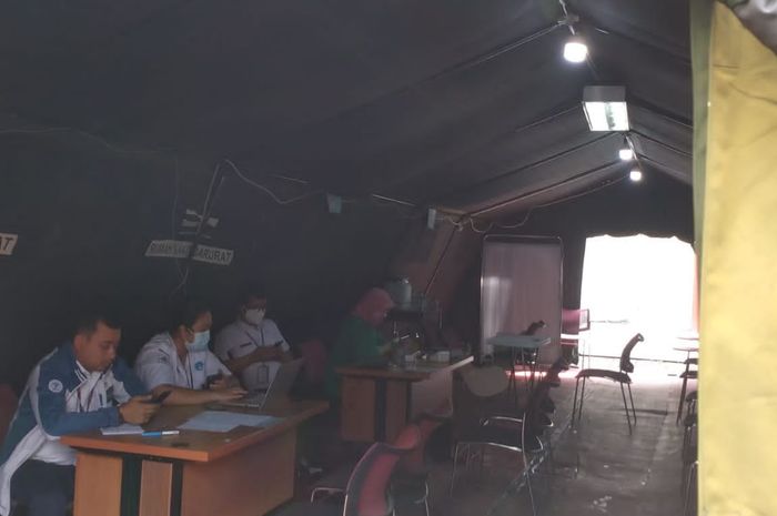 Suasana tenda vaksinasi di RSUD Tamansari, Rabu (12/01/2022)