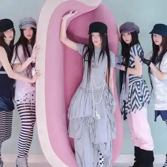 Lirik Lagu Billyeoon Goyangi (Do the Dance) – ILLIT dan Terjemahannya