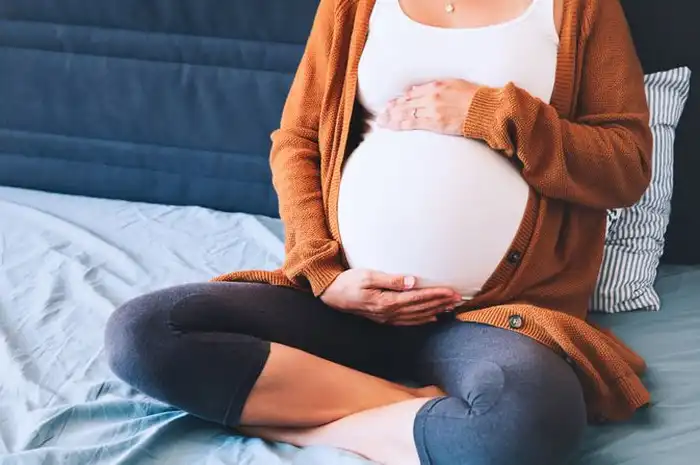 Sering diingatkan tetap di rumah malam hari, ini alasan ibu hamil banyak dilarang keluar