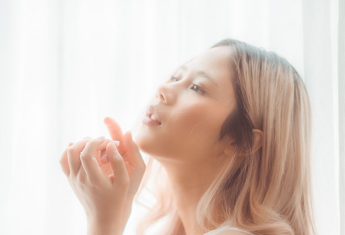 Lirik Lagu Kereta Ini Melaju Terlalu Cepat Milik Nadin Amizah Sonora Id