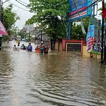 Banjir Melanda Jakarta, Satu Orang Tewas Tersengat Arus Listrik