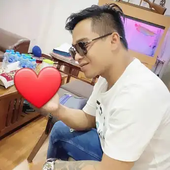 Firasat Buruk Wirang Birawa Soal Kumpulan Burung yang 'Tawaf' di Ka'bah Sepi