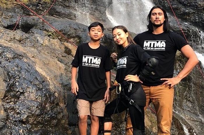 Bikin Merinding Penampakan Tangan Hitam Diantara Para Host Mtma Sonora Id