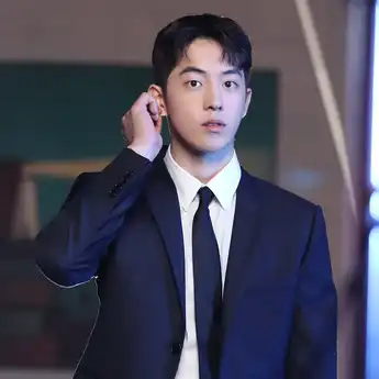 Kisah Haru Perjuangan Nam Joo Hyuk, Setahun Makan Ramen hingga Tak Punya WC saat Kecil