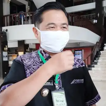 Wali Kota Banjarmasin, Ibnu Sina Kedapatan Pakai Kalung Antivirus Corona