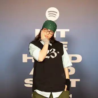 Makna Lagu WILDFLOWER - Billie Eilish, Bisa Disebut Teman Makan Teman?