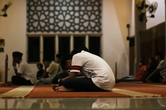 Bacaan Sholawat Nariyah: Arti Dan Keutamaan Mengamalkannya - Sonora.id