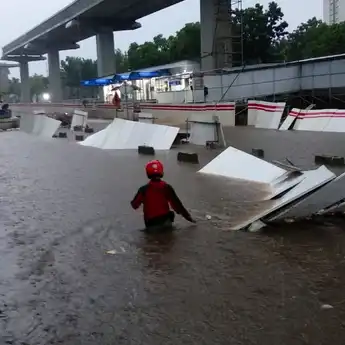 Hujan Deras Mengguyur Semalaman, 5 Kotamadya Jakarta Dilanda Banjir
