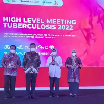 Kemenkes RI Berikan Makassar Penghargaan TOSS TBC