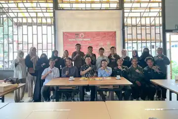 Usai Himpunan Mahasiswa Madura Kabupaten Kubu Raya ( HIMMA KKR) dan Gerakan Mahasiswa Madura Kalimantan Barat ( GEMMA KALBAR ) adakan diskusi Filsafat Madura yakni dengan tema &quot; Angu'an Pote Tolang Katempeng Pote Matah &quot; ( Lebih Baik Putih Tulang Daripada Putih Mata ) di Cafe LCC, Jalan Veteran Kota Pontianak. Sabtu, (14/01/2023)
