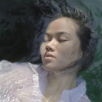 Tampil Tanpa Make Up di Cover, Yura Yunita Rilis Album 'Tutur Batin'