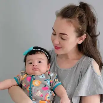 Berbuahkan Manis, 5 Seleb Ini Berhasil Lakukan Bayi Tabung Setelah Lama Nantikan Buah Hati
