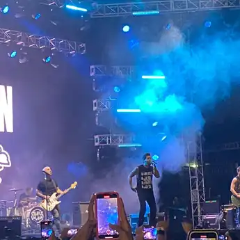 PECAH! Simple Plan Kembali Guncang Panggung Indonesia di Everblast Festival 2023